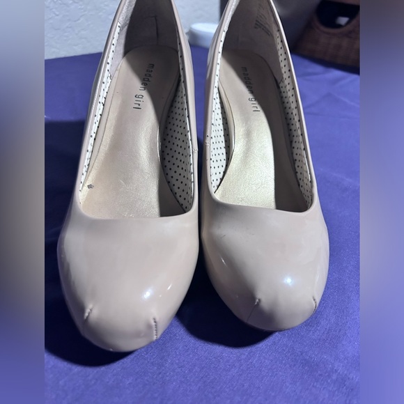 Madden Girl Cream Color Pumps Patent Leather - Picture 2 of 8